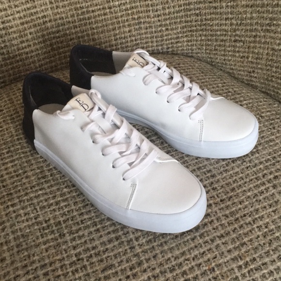 ellen degeneres white sneakers